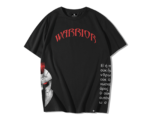 T-shirt noir oversize avec le mot "WARRIOR" en rouge, un casque de guerrier grec et du texte en grec ancien sur le côté.