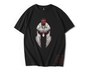 T-shirt oversize noir coton premium avec grand casque antique gris fissuré au centre, cimier rouge brossé et yeux rouges brillants; bloc de lettres grecques rouge patiné en bas à droite, impression style vintage usé