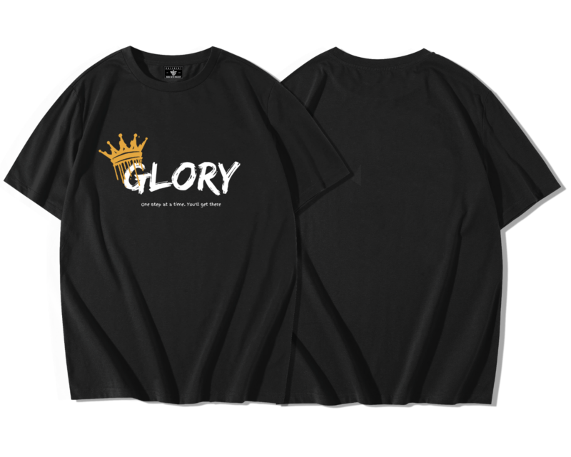 Photo du t-shirt oversize premium noir SportiStyles montré de face avec imprimé GLORY blanc et couronne dorée, dos uni